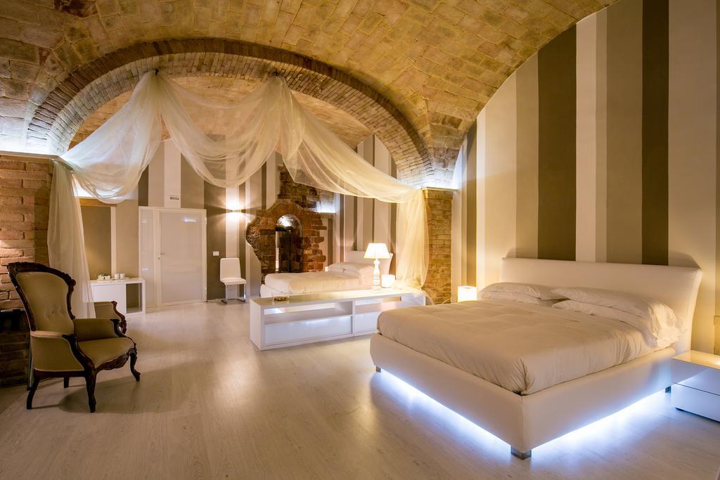 Hotel Degli Affreschi Монтефалько Номер фото