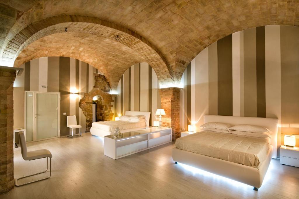 Hotel Degli Affreschi Монтефалько Номер фото
